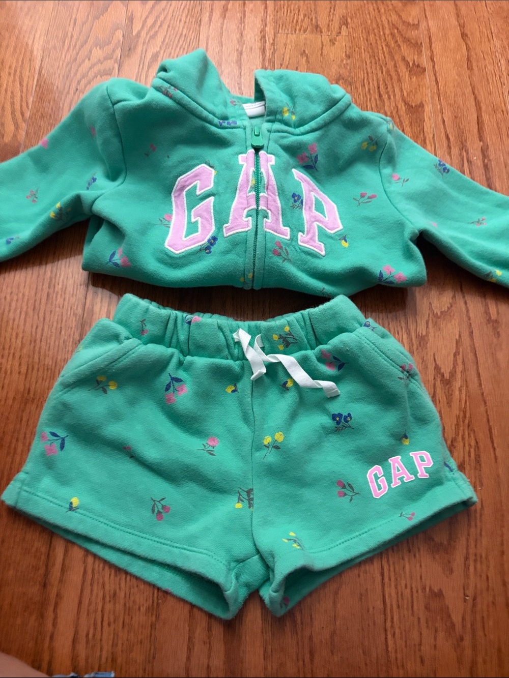 GAP Green Floral Hoodie & Shorts Set exclusive floral collection